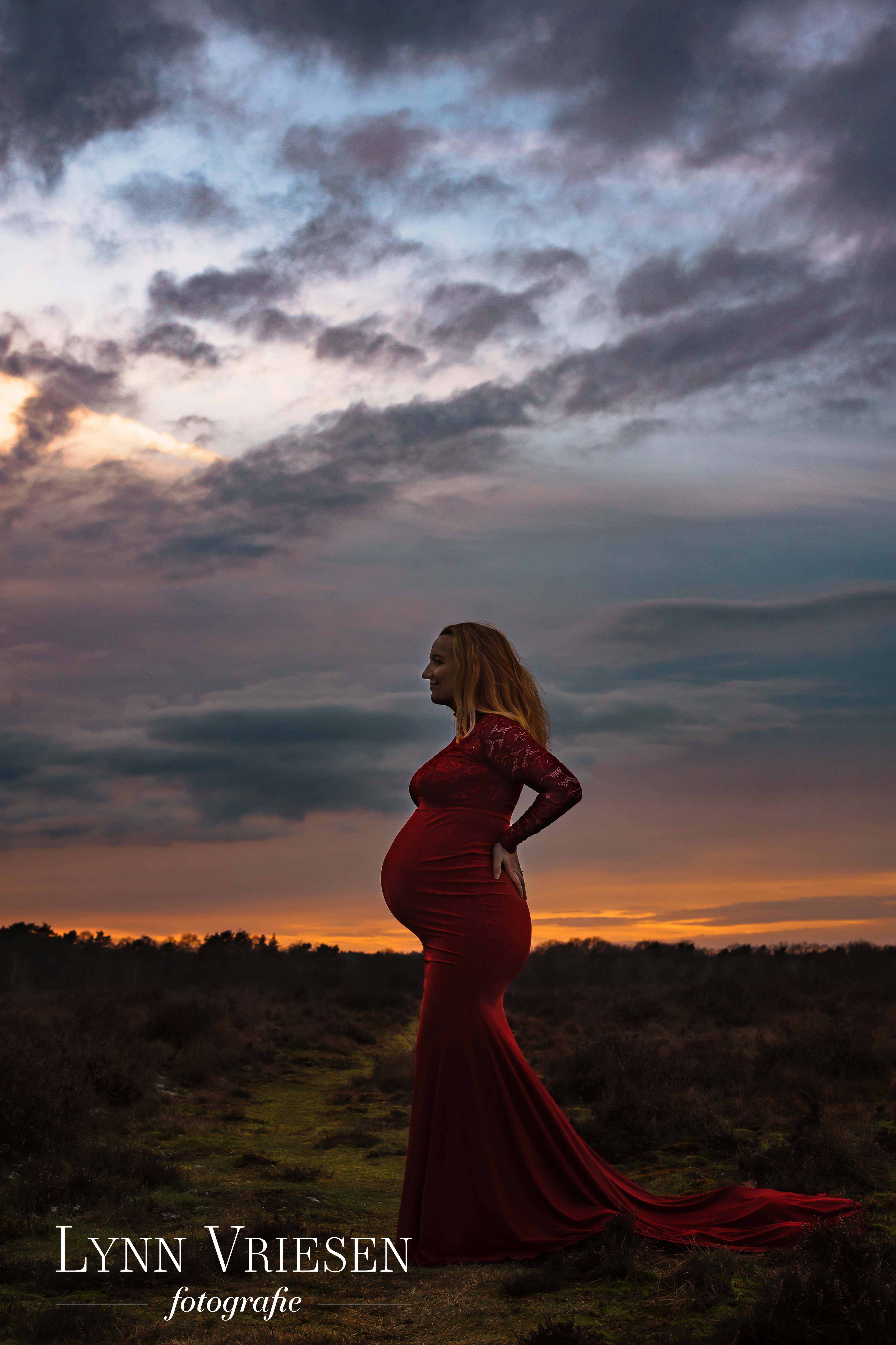 Zwanger fotoshoot zonsondergang