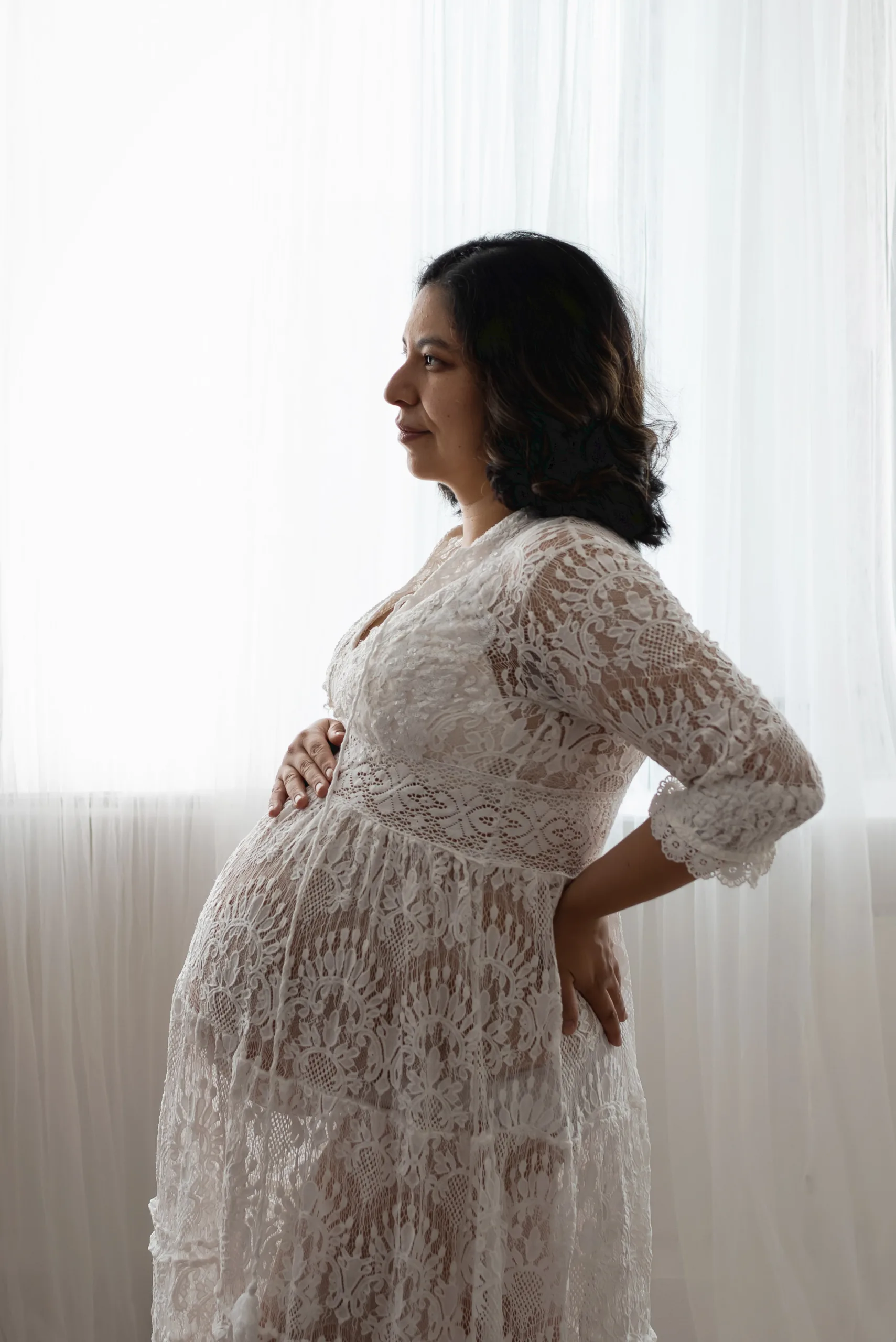 Zwangerschapsfotoshoot in foto studio in arnhem voor het vastleggen van schitterende momenten