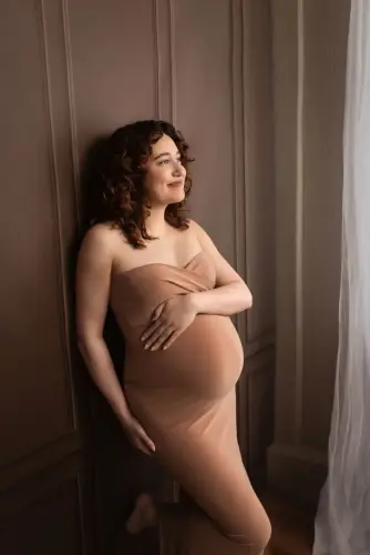 Zwangerschapsjurk caramel strak