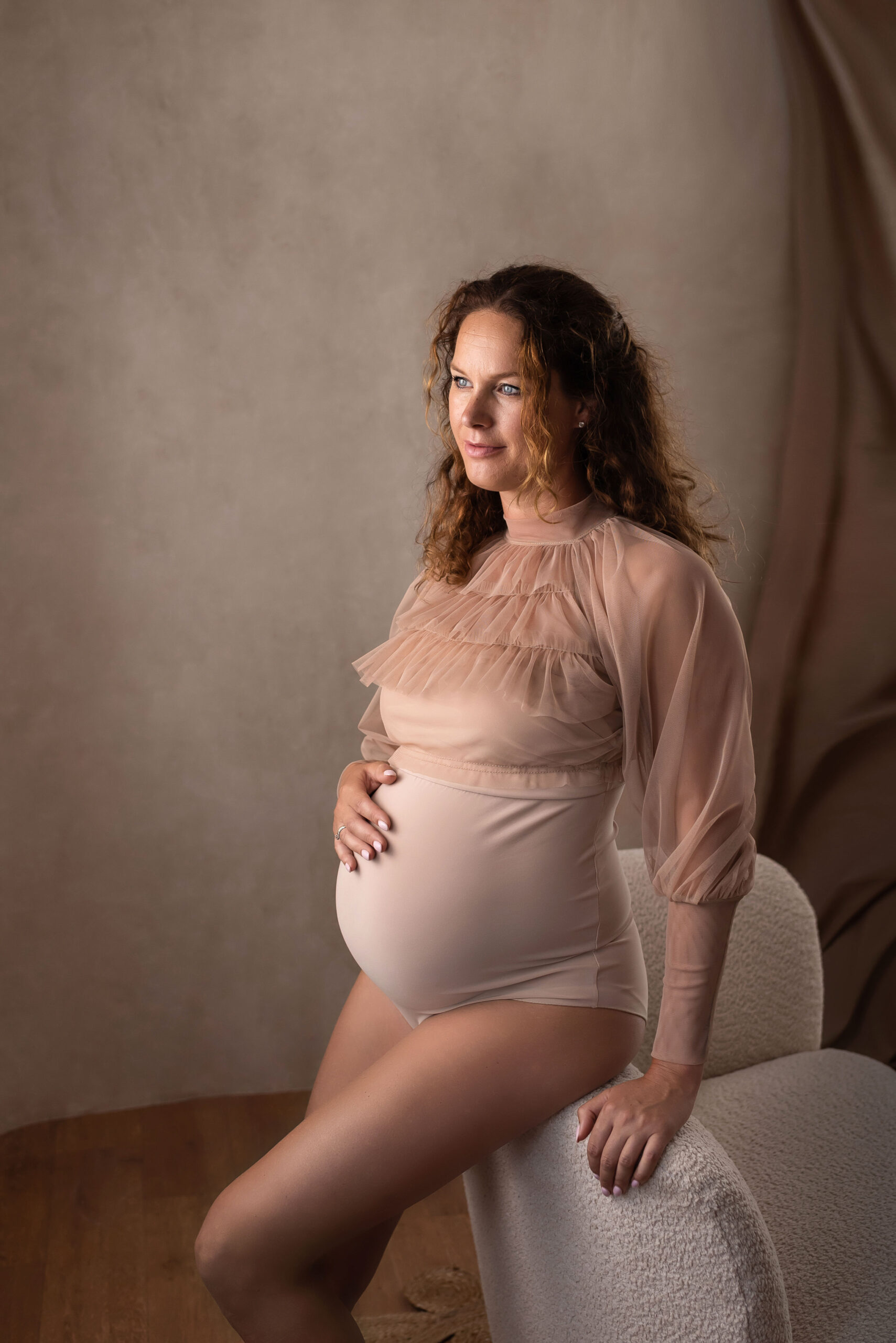 Klantengarderobe beige body met tule top