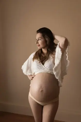 Wikkeltop wit voor zwangerschapsshoot
